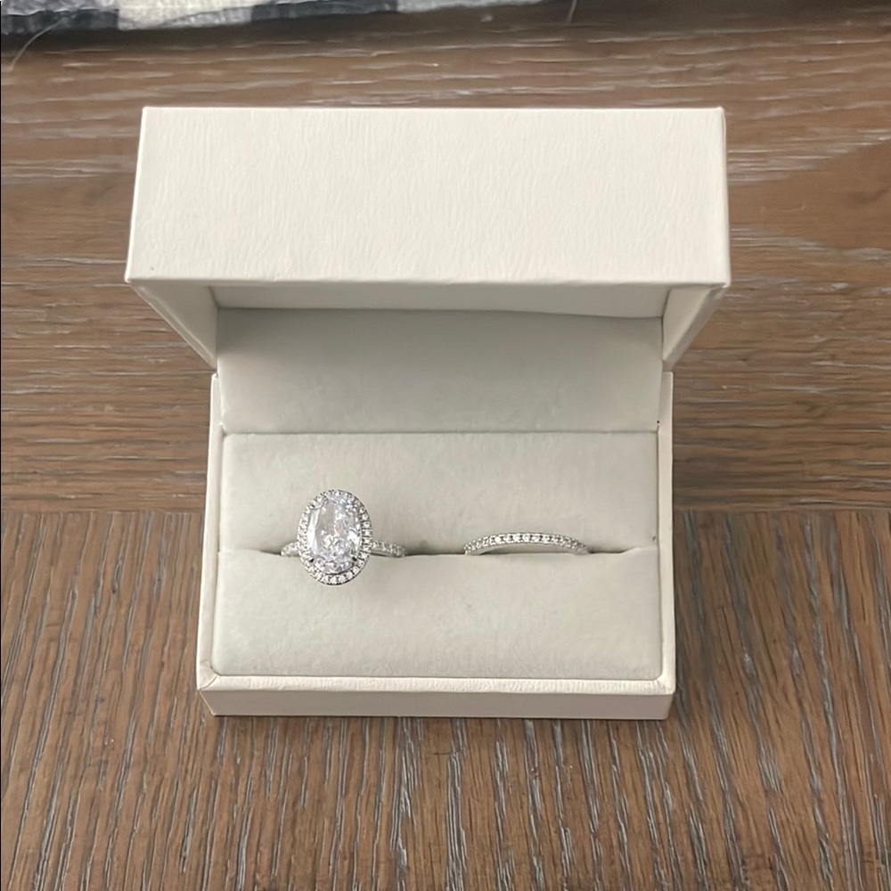Maxine Oval Engagement Ring Set